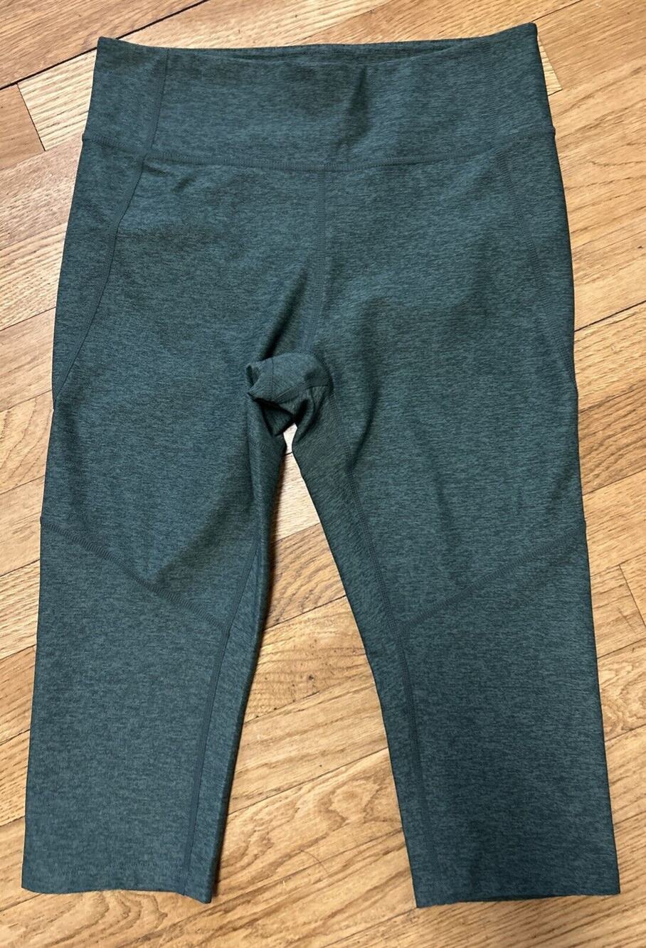 Women’s OUTDOOR VOICES Heather Green Capri Leggings Size M *C7